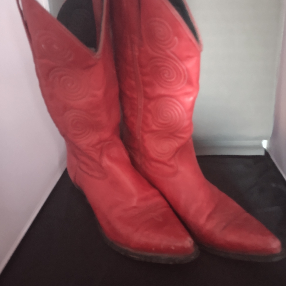 Elegant Red Swirl Heeled Boots - Picture 2 of 8